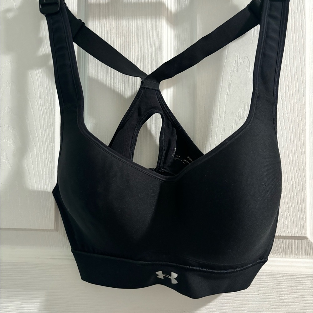 Under Armour Women's Sleek Black Sports Bra